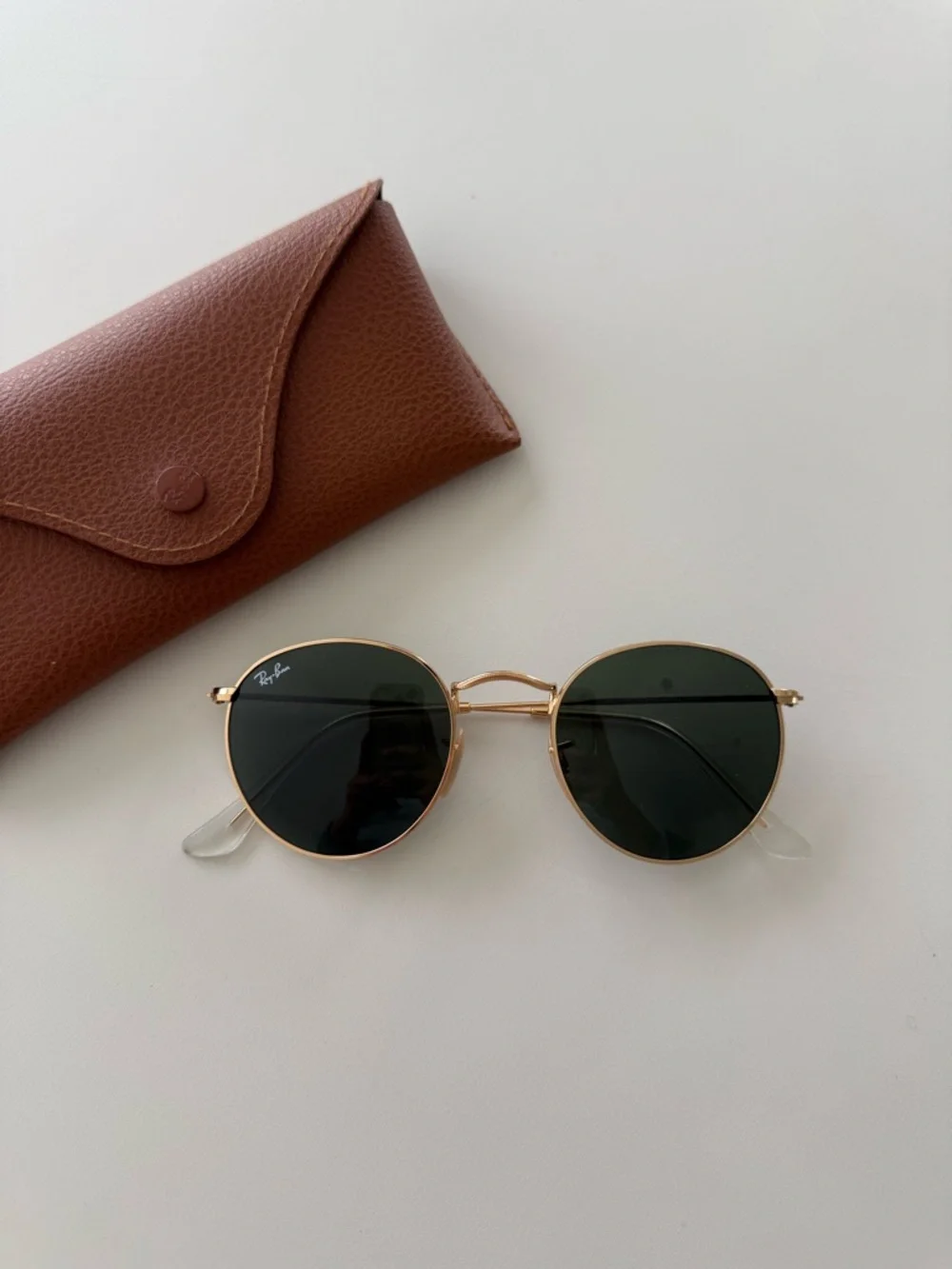 Ray-Ban Gold Frame Sunglasses with Dark Green Lenses - Picture 1 of 8